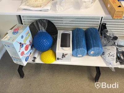Butiksparti med diverse hjälpmedel för bl.a. äldre, samt butiksinredningen