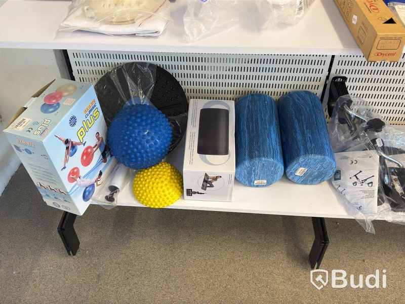 Butiksparti med diverse hjälpmedel för bl.a. äldre, samt butiksinredningen