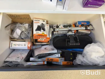 Butiksparti med diverse hjälpmedel för bl.a. äldre, samt butiksinredningen