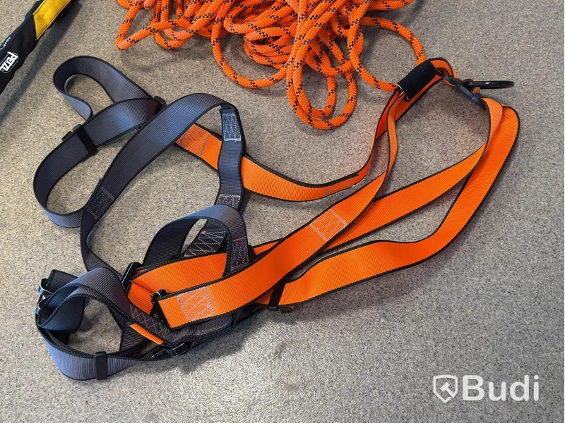 Fallskyddssele Petzl Newton samt blandade delar
