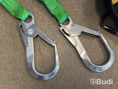 Fallskyddssele Petzl Newton samt blandade delar
