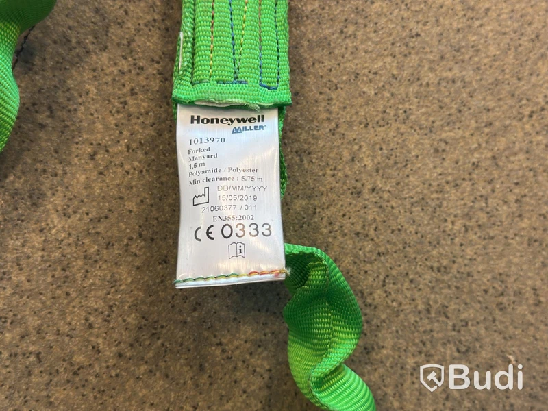Fallskyddssele Petzl Newton samt blandade delar