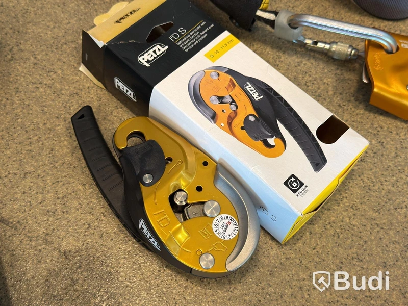Fallskyddssele Petzl Newton samt blandade delar
