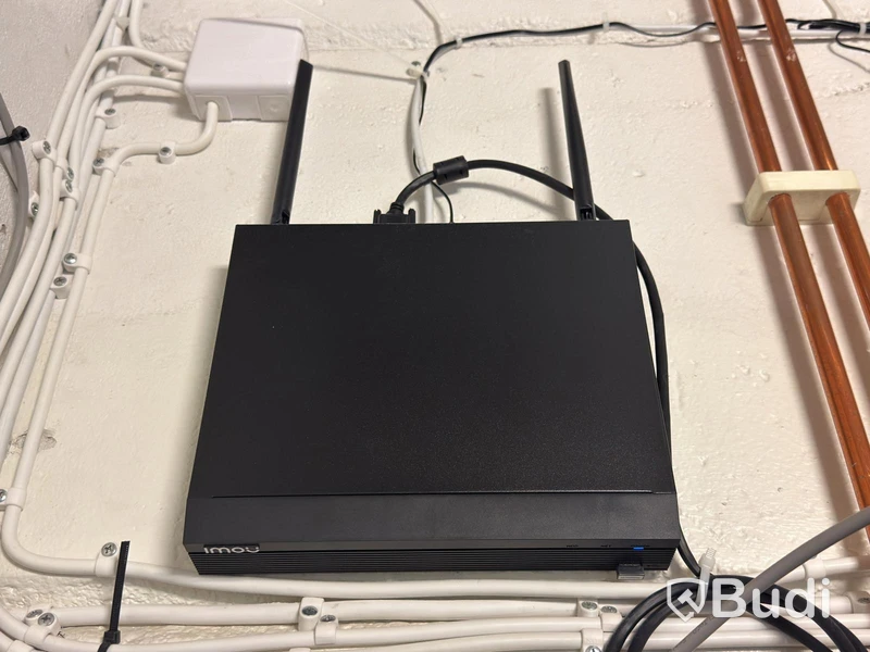 Imou surveillance system with 4 cameras, base unit/hard drive and monitor