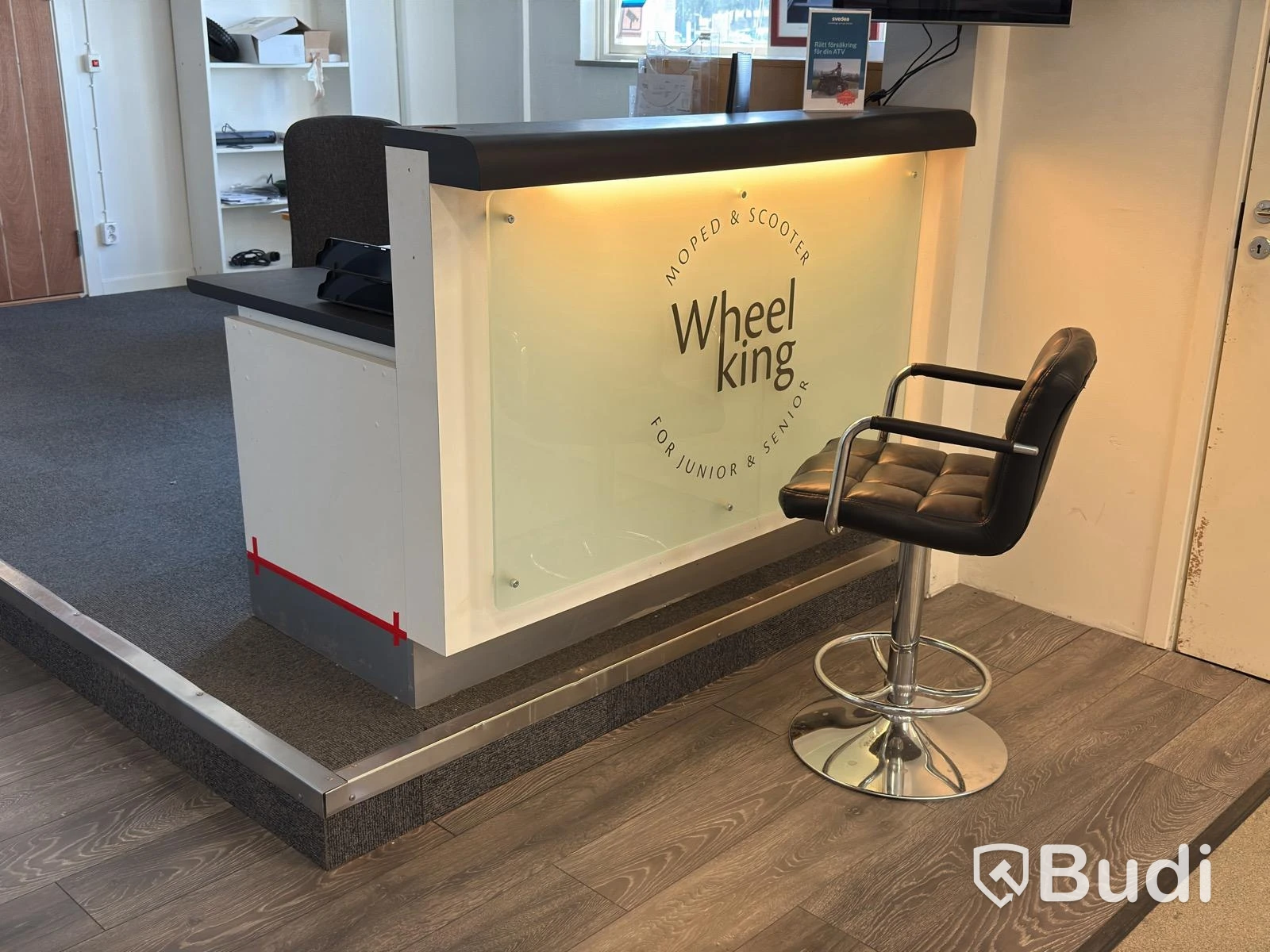 Reception desk with desk, filing cabinet and table with 3 armchairs