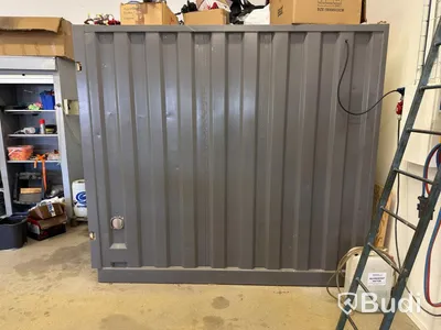 Container 8-fot, med hyllor, belysning och spilltråg