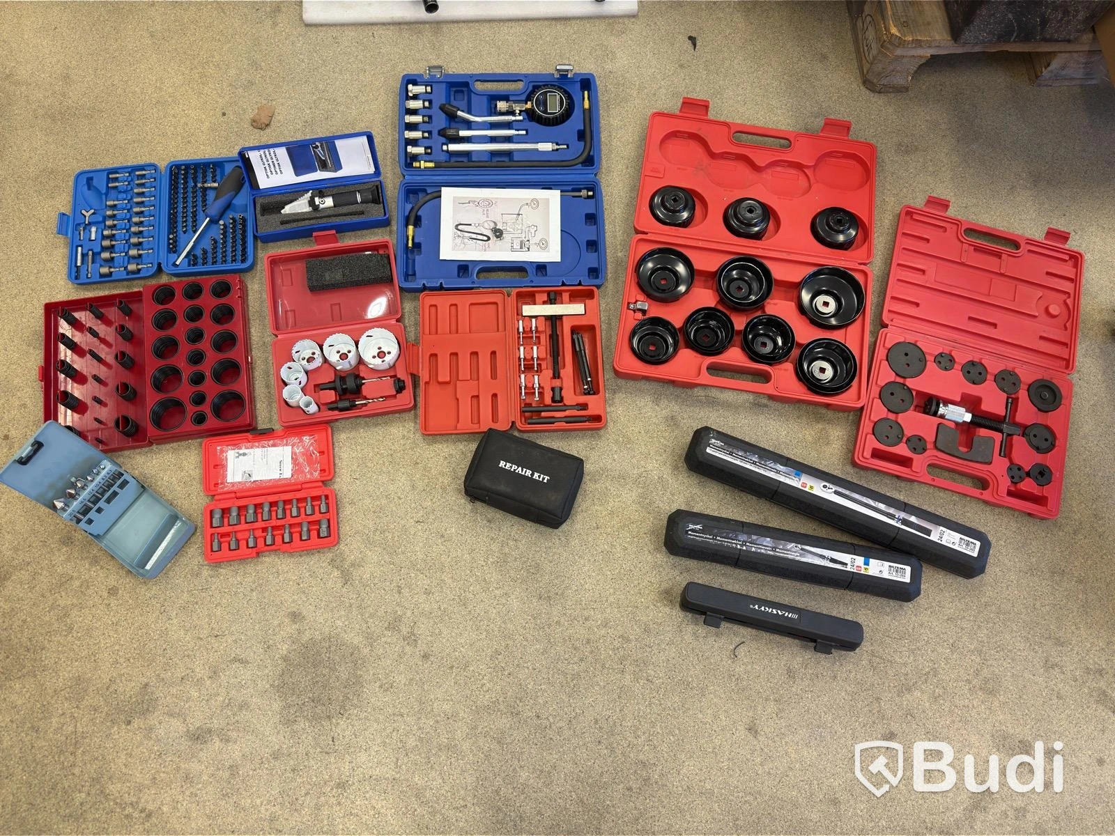 Tool lot, assorted sets
