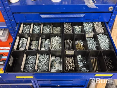 Hyllsystem, Berner med innehåll, bl.a. bult, muttrar, brickor etc.
