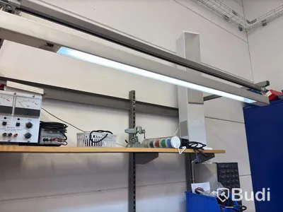 Arbetsbänk, höj- och sänkbar, med hylla och belysning