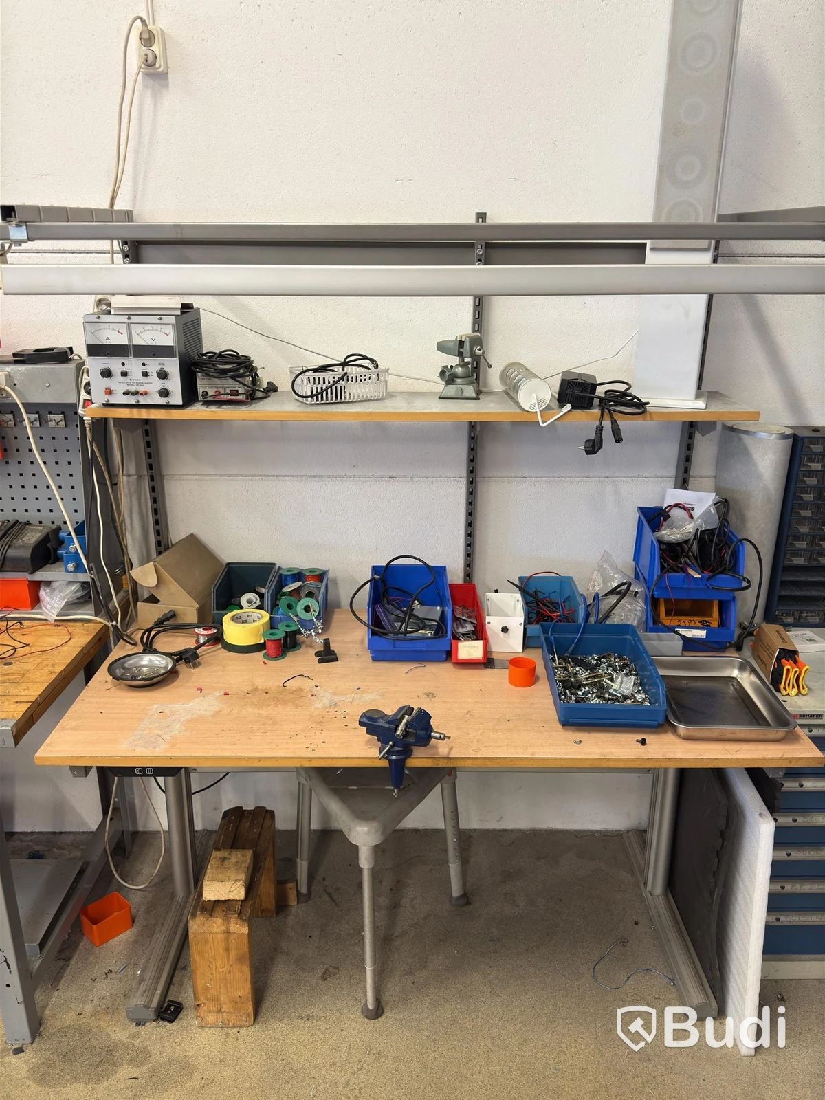 Workbench, height-adjustable, with shelf and lighting