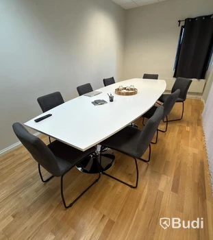 Konferensbord med 8 st. stolar inkl. skärm Philips 65"