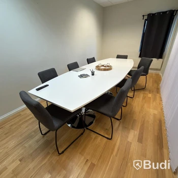 Konferensbord med 8 st. stolar inkl. skärm Philips 65"