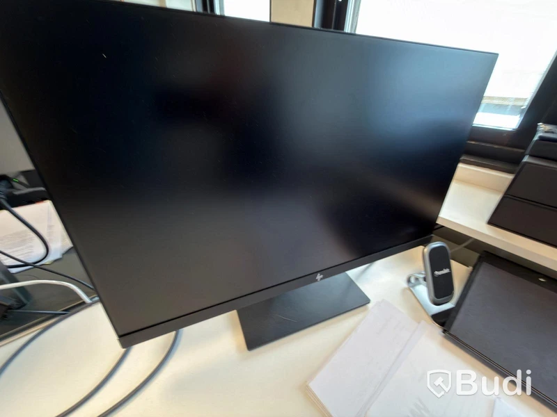 Höj- sänkbart skrivbord med stol från Ikea inkl. 2 st. datorskärmar