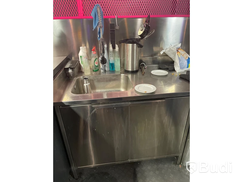 Rostfri bänk med ho och kran