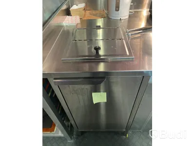 Rostfri bänk med varmkorvslåda