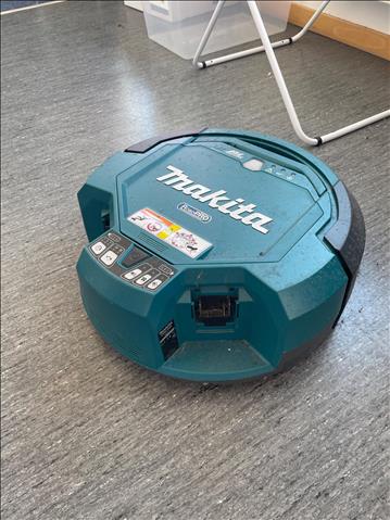 Robotdammsugare - Makita DRC200 inkl laddare och batterier 