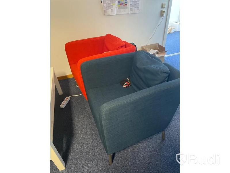 4 st fåtöljer med bord