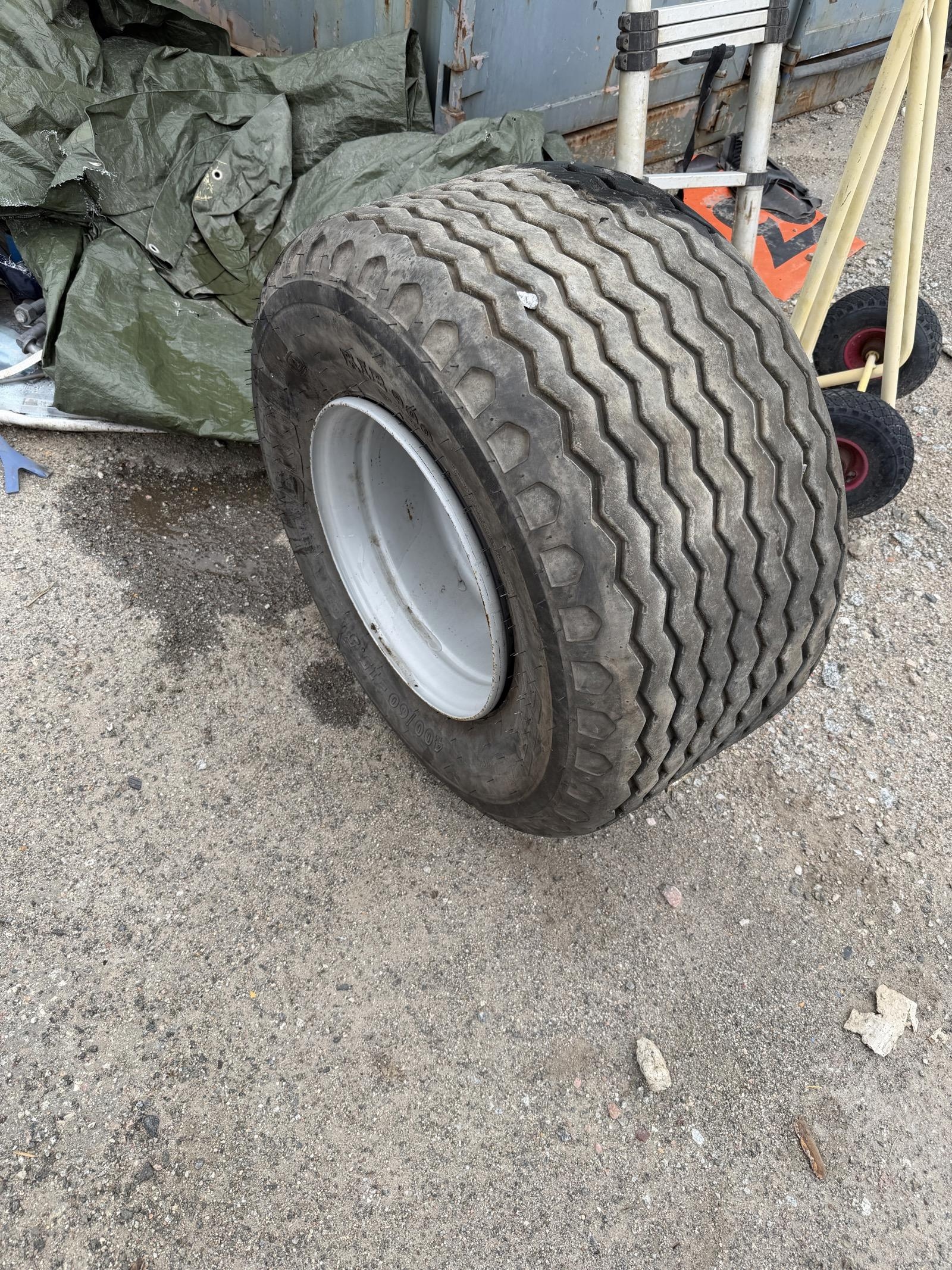 1 wheel for Randex excavator trailer