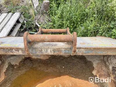 Grading bucket with S60 attachment, repair project