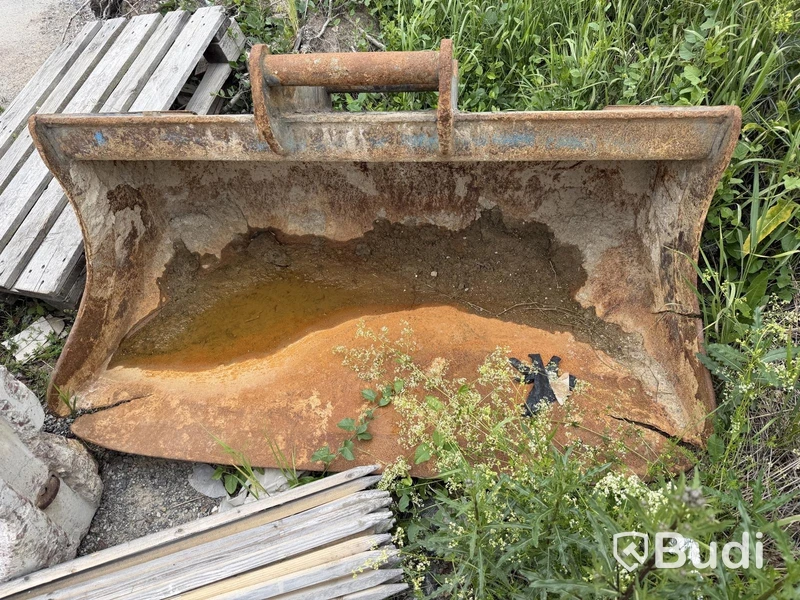 Grading bucket with S60 attachment, repair project