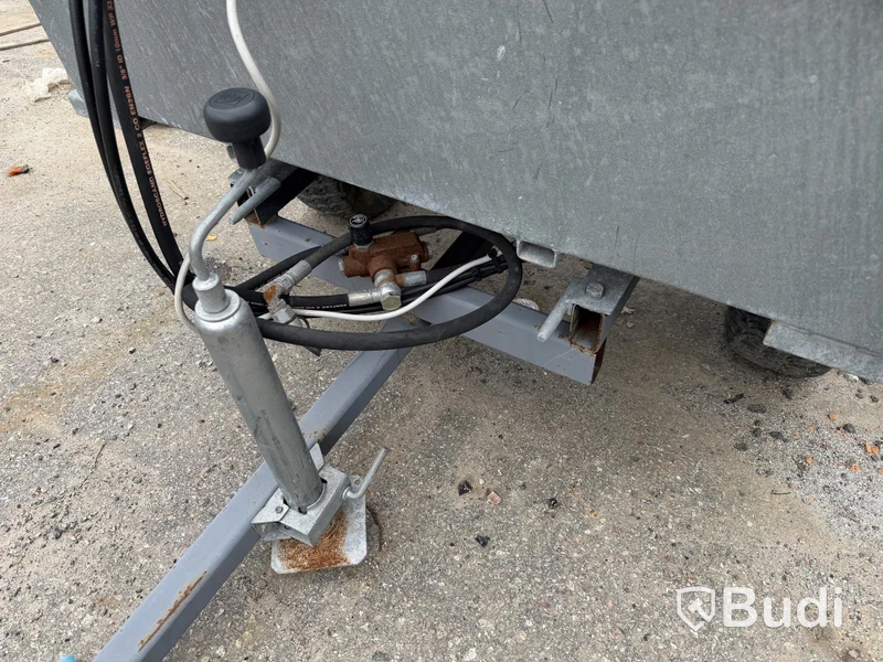 Hydraulic grit spreader, untested