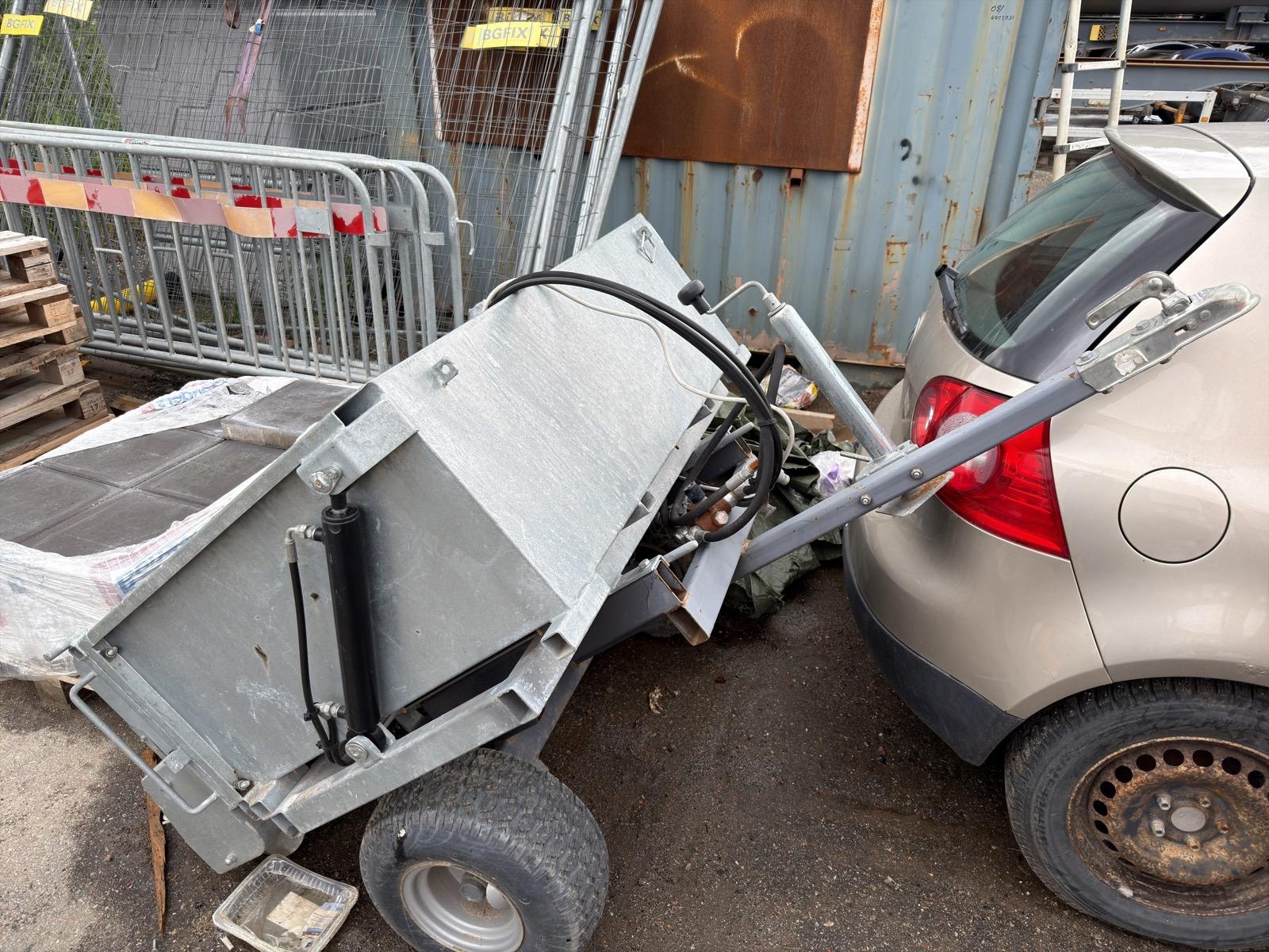 Hydraulic grit spreader, untested