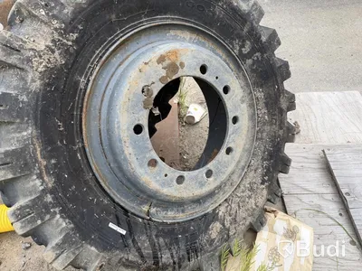 Dual wheels for wheeled excavator