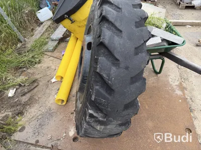 Dual wheels for wheeled excavator