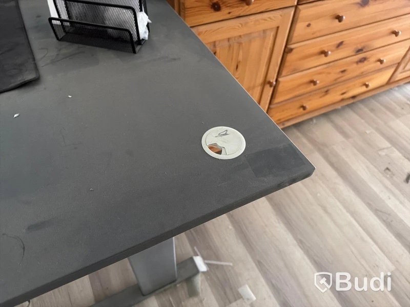 Elektriskt skrivbord & kontorsstol
