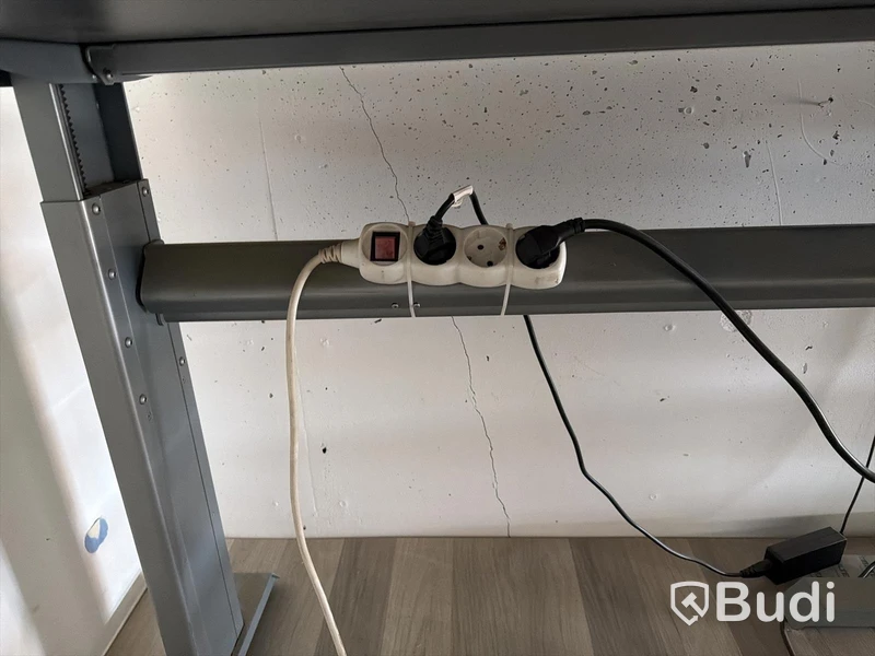Elektriskt skrivbord & kontorsstol