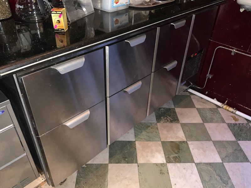 Kylbänk Porkka ca 160 bred, 6st lådor samt barbatteri