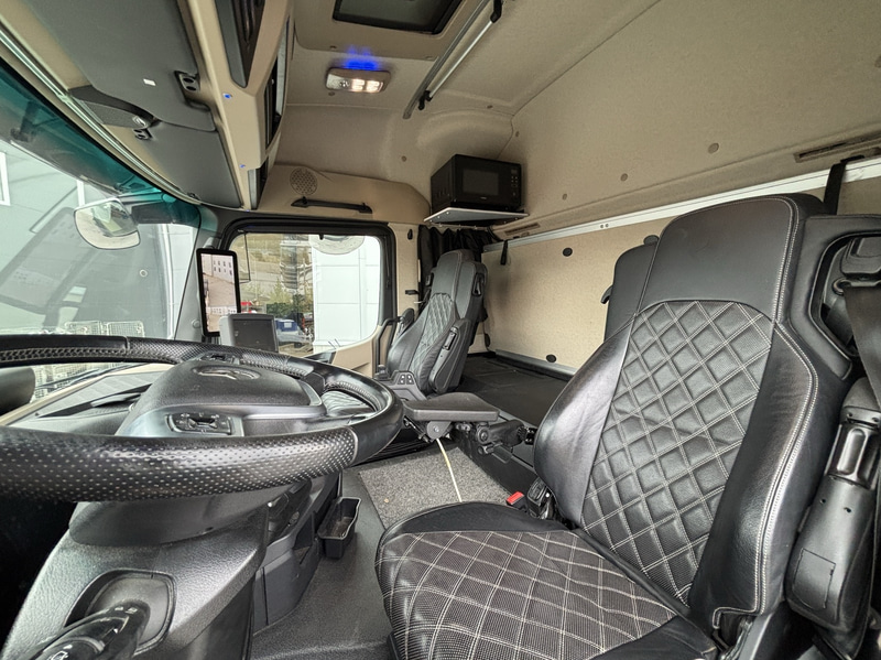Hooklift truck Mercedes-Benz Actros 2853 -2020 | HIAB 21 tonnes