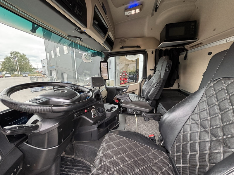 Hooklift truck Mercedes-Benz Actros 2853 -2020 | HIAB 21 tonnes