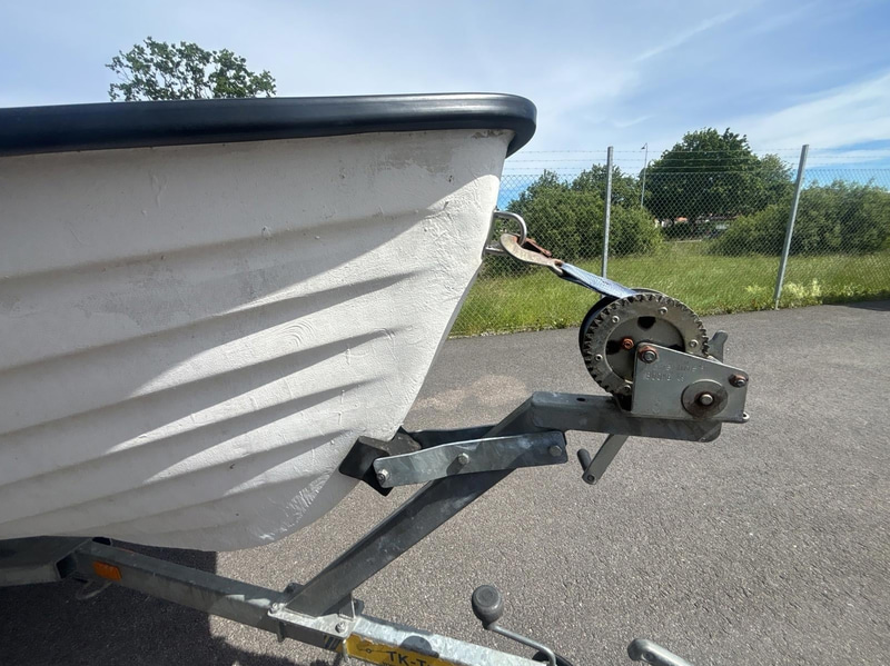 Motorbåt 4.65m med Mercury 4hk och båtkärra