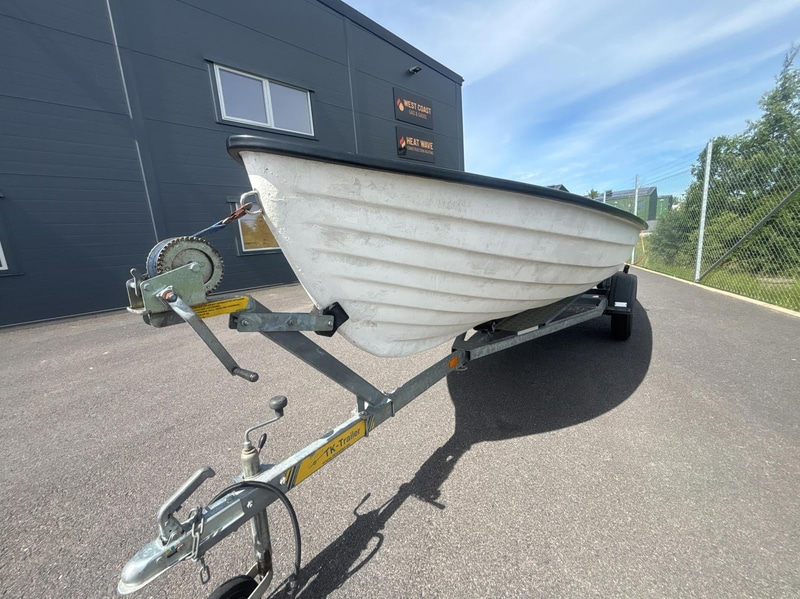 Motorbåt 4.65m med Mercury 4hk och båtkärra