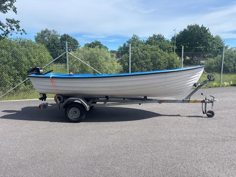 Motorbåt 4.65m med Mercury 4hk och båtkärra