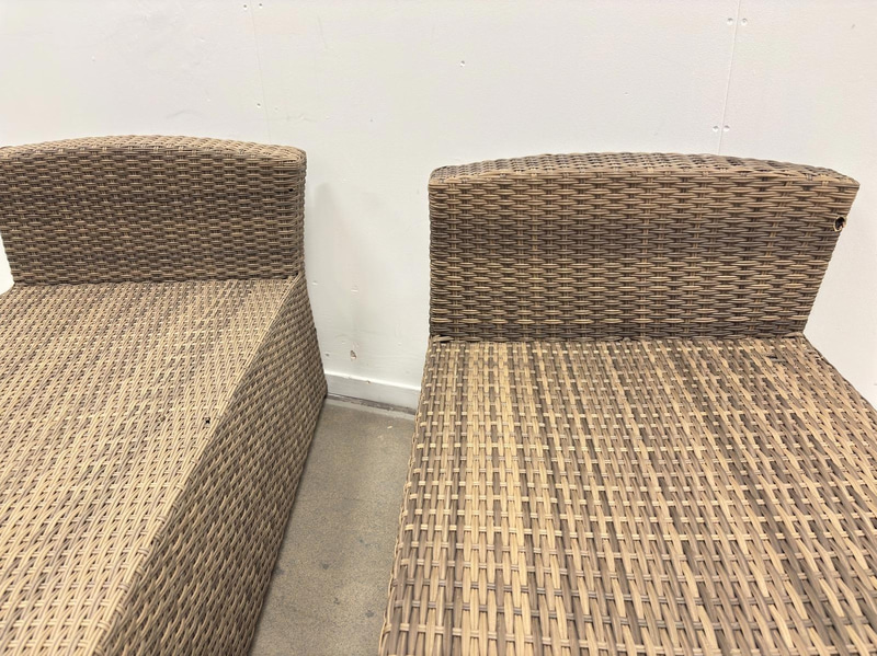 2 Sun Loungers