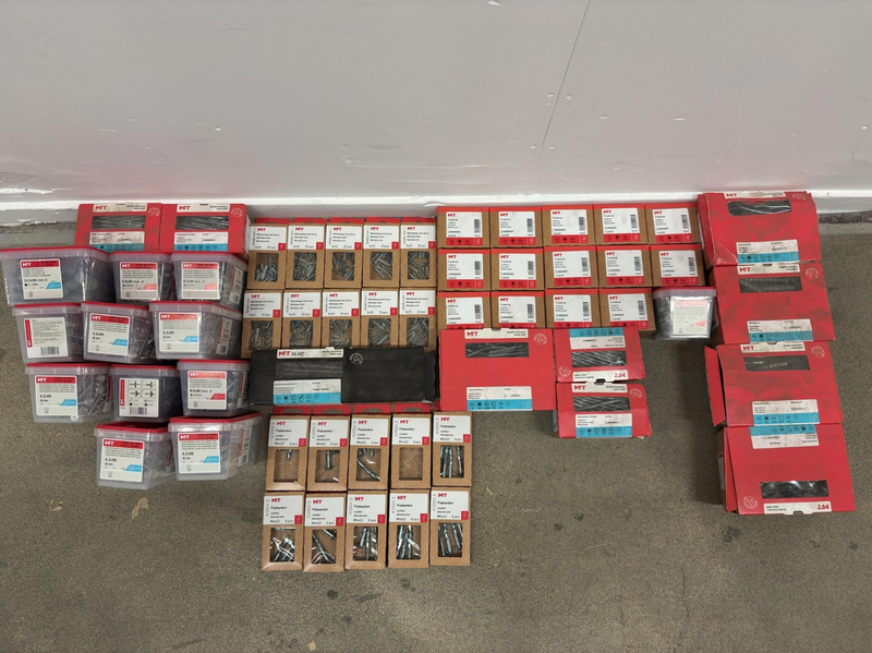 NEW) Lot of assorted screws and wall plugs in various brands and sizes