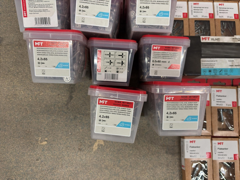 NEW) Lot of assorted screws and wall plugs in various brands and sizes