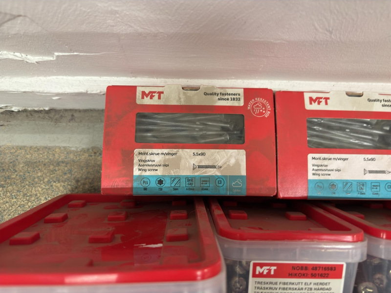 NEW) Lot of assorted screws and wall plugs in various brands and sizes