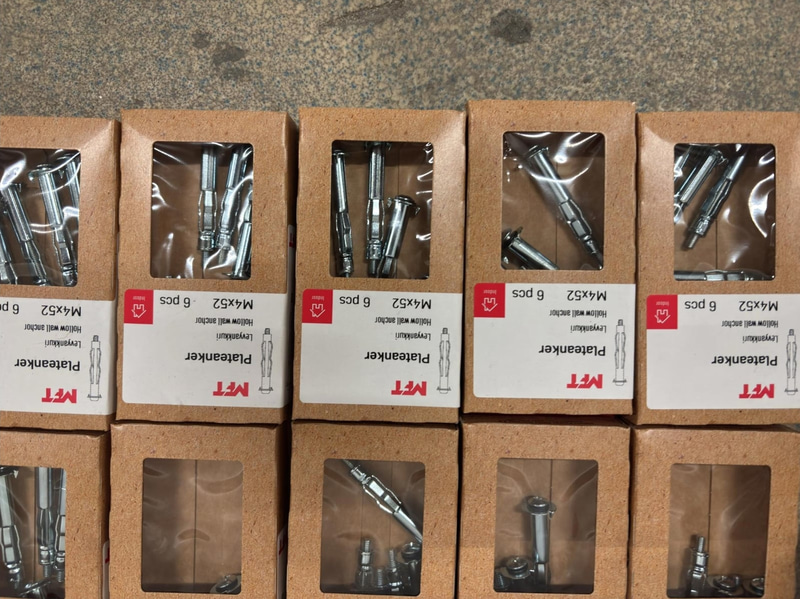 NEW) Lot of assorted screws and wall plugs in various brands and sizes