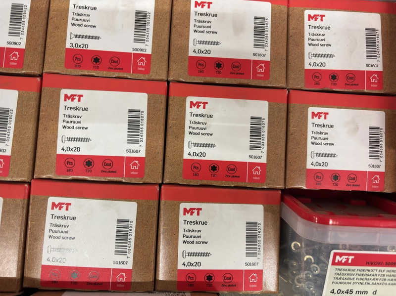 NEW) Lot of assorted screws and wall plugs in various brands and sizes