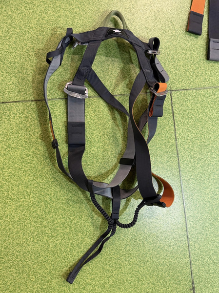 Klätterselar Petzl, 6 st samt 1 st klätterväska
