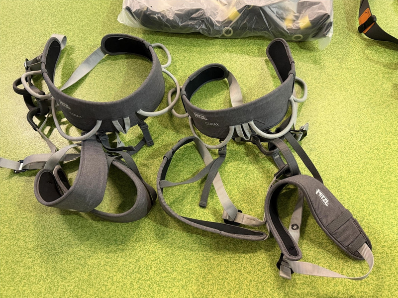 Klätterselar Petzl, 6 st samt 1 st klätterväska