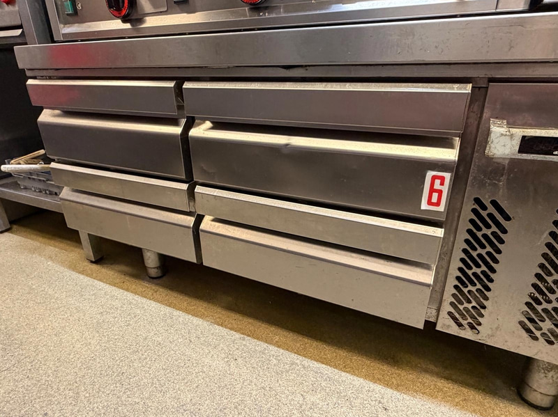 Infrico refrigerated counter, 4 drawers