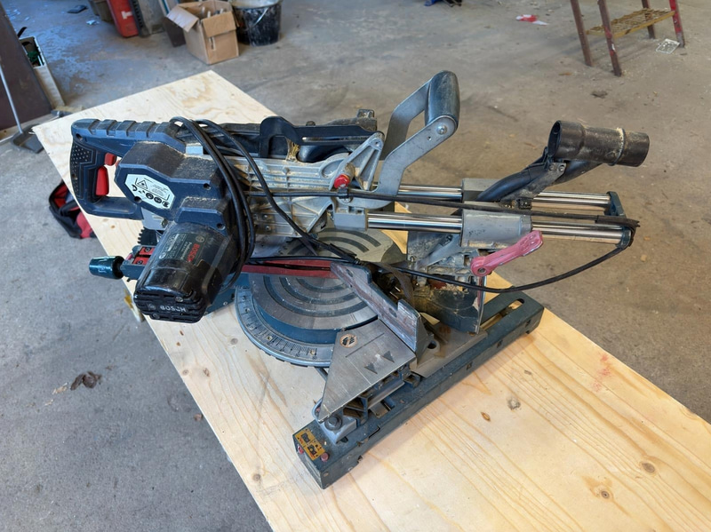 Crosscut and Mitre Saw Bosch GCM 8 SJL