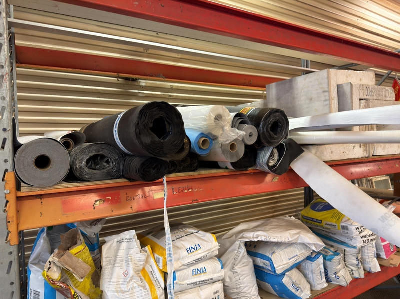 Pallställ med innehåll