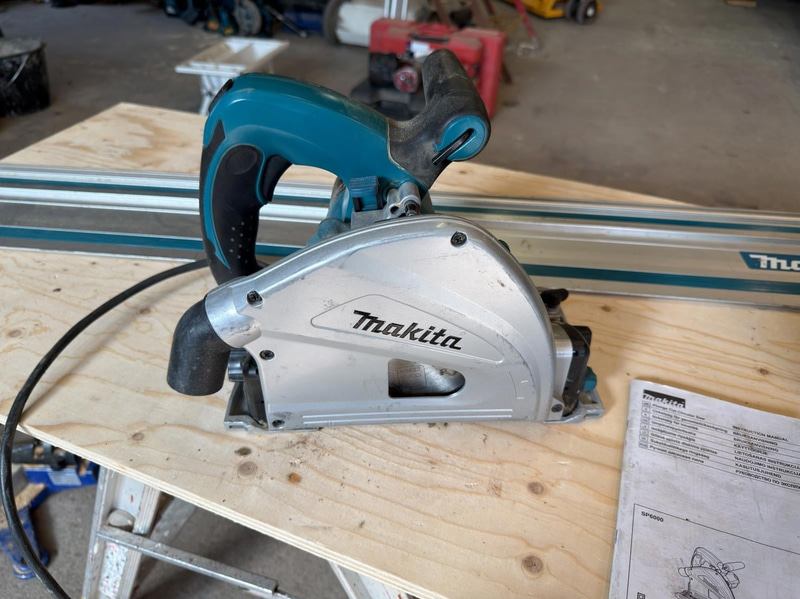 Sänksåg Makita SP6000K, med styrskena