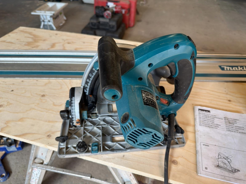Sänksåg Makita SP6000K, med styrskena