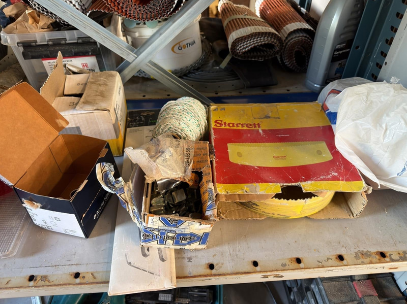 Maskiner, hyllor & förbrukningsmaterial